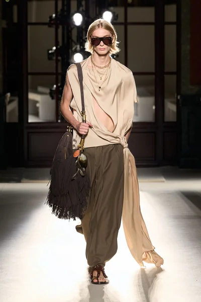 Look 26